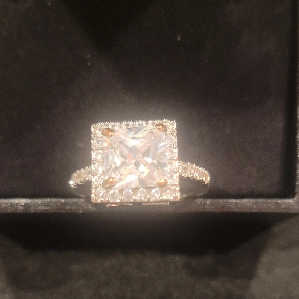 Elegant Silver Square-Cut Ring - Picture 1 of 5